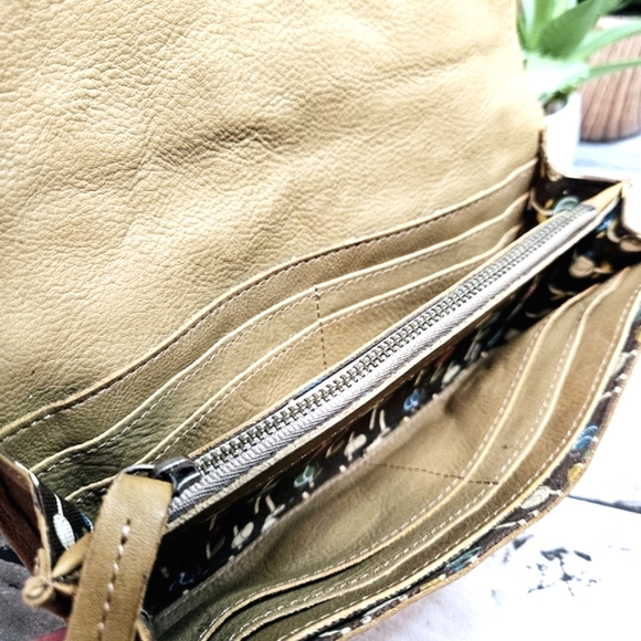 Fossil Leather Wallet - Picture 7 of 17